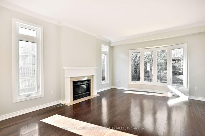 Property Photo:  1548 Bayshire Drive  ON L6H 6L8 