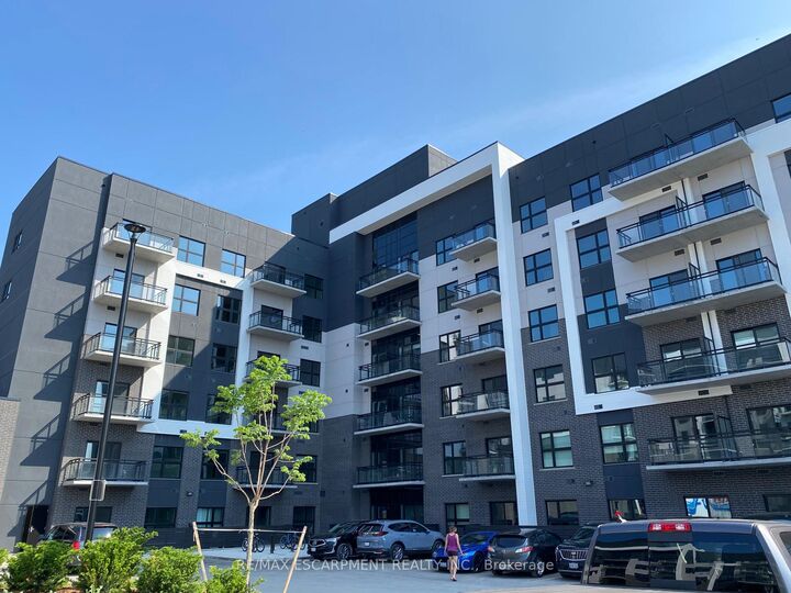 Property Photo:  102 Grovewood Common 425  ON L6H 0X2 