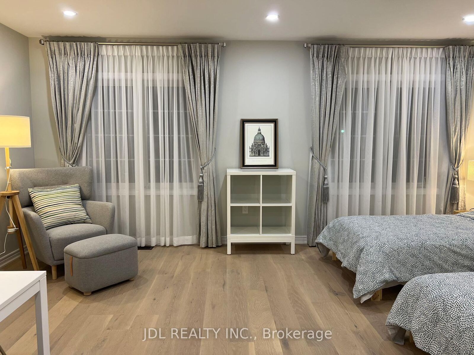 Property Photo:  