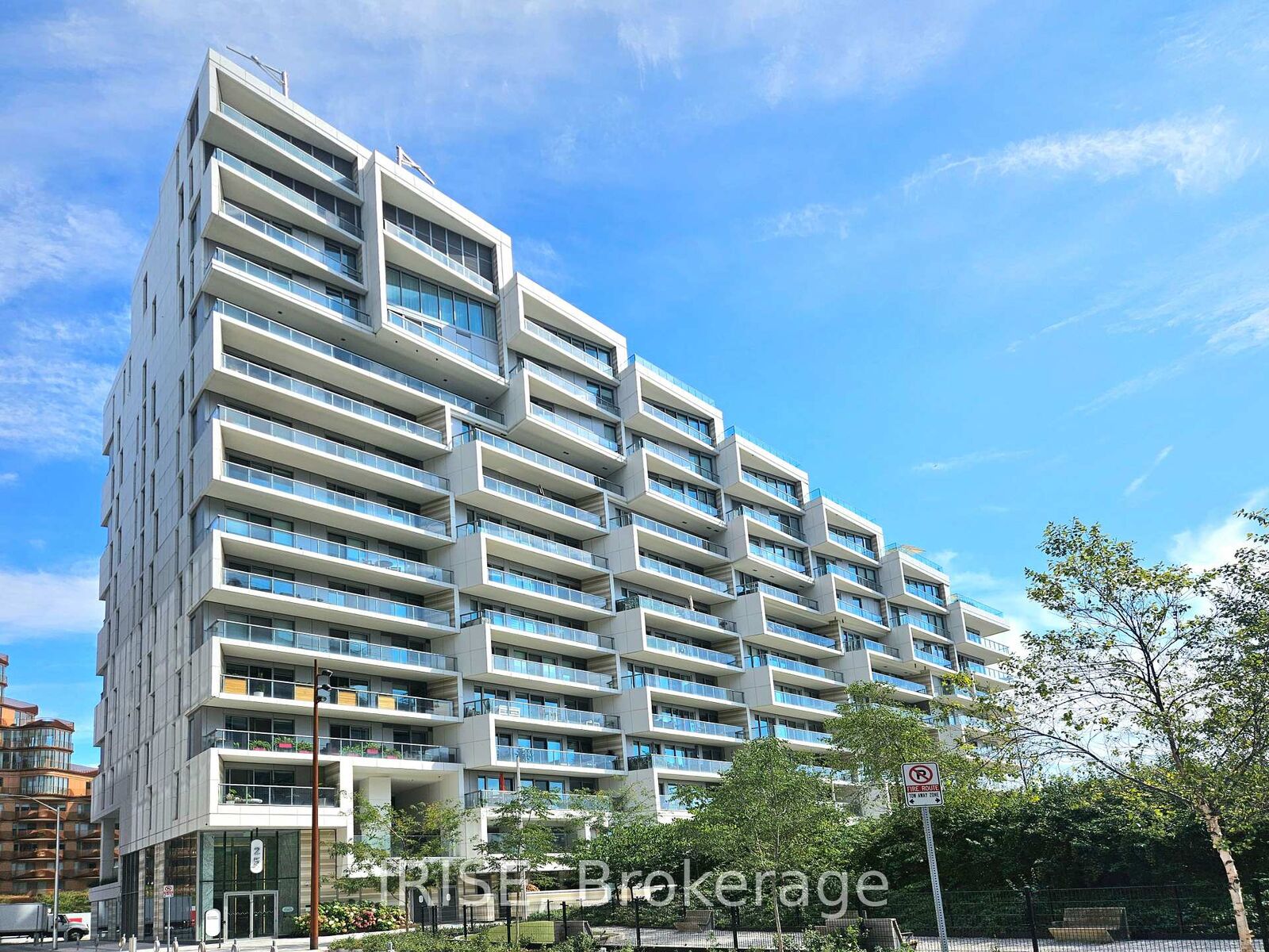 Property Photo:  118 Merchants' Wharf N/A 214  ON M5A 0L3 