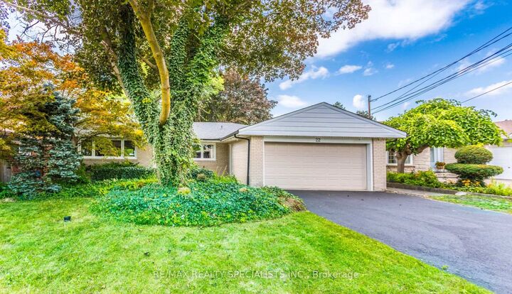 Property Photo: 22 Heathview Avenue ON M2K 2C1