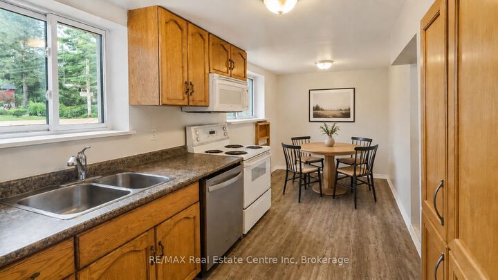 Property Photo:  27 Elmhurst Crescent  ON N1H 6C8 