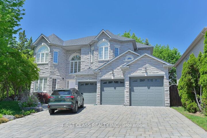 Property Photo:  2 Wainwright Avenue  ON L4C 5R5 