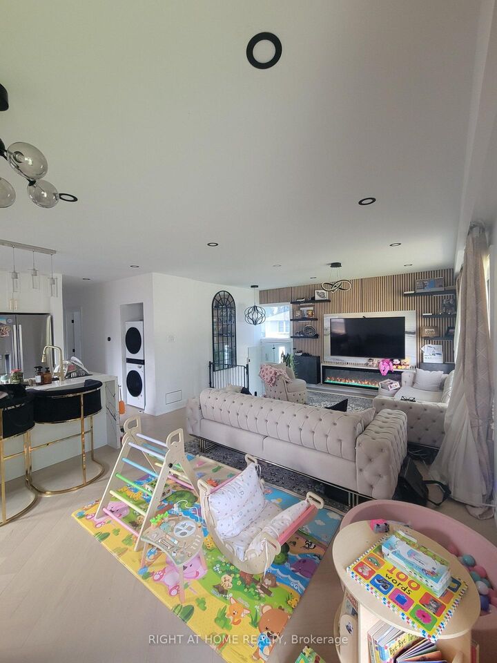 Property Photo:  1 Huron Court (Main Floor)  ON L4G 2X7 
