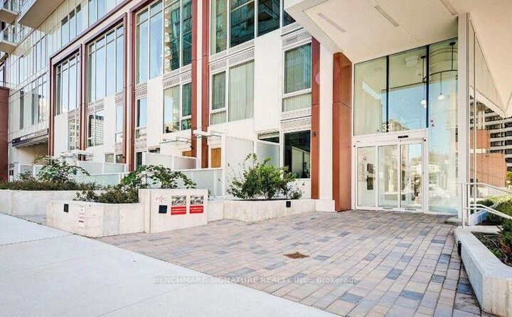 Property Photo:  33 Helendale Avenue 1505  ON M4R 0A4 