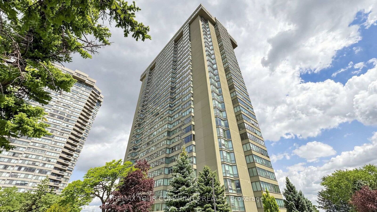 Property Photo: 55 Skymark Drive 2704 ON M2H 3N4