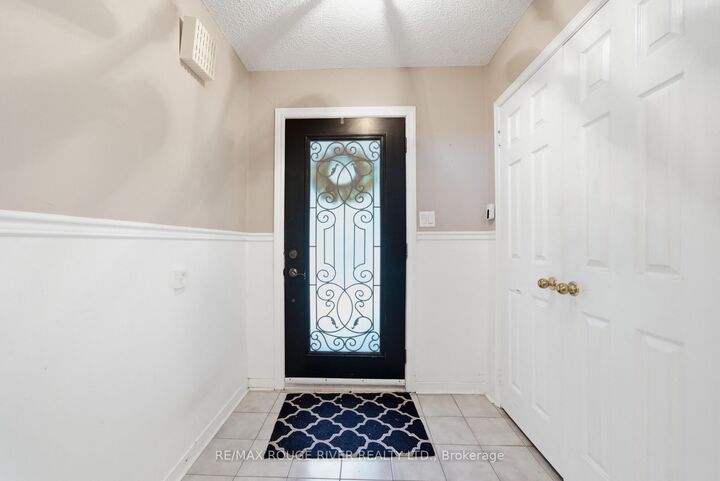 Property Photo: 909 Ridge Valley Drive ON L1K 2G1
