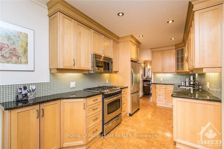 Property Photo: 522 Piccadilly Avenue ON K1Y 0H8