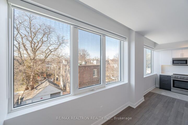Property Photo:  664 Spadina Avenue 203  ON M5S 2H7 