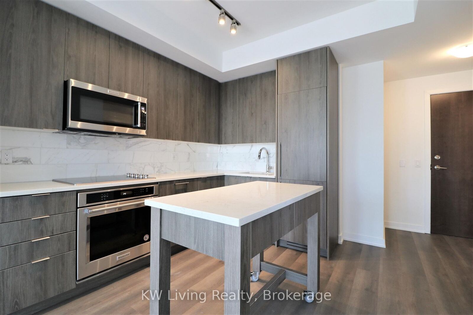 Photo de la propriété:  38 Iannuzzi Street 1713  ON M5V 0S2 