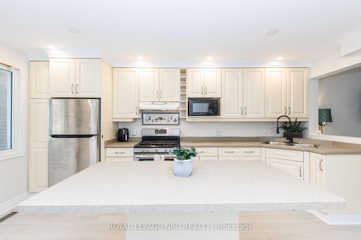Property Photo:  6562 Harmony Avenue  ON L2H 1Z4 