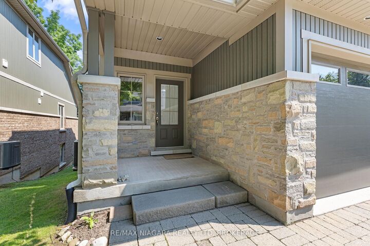 Property Photo: 1398 Pelham Street 33 ON L3E 0T4
