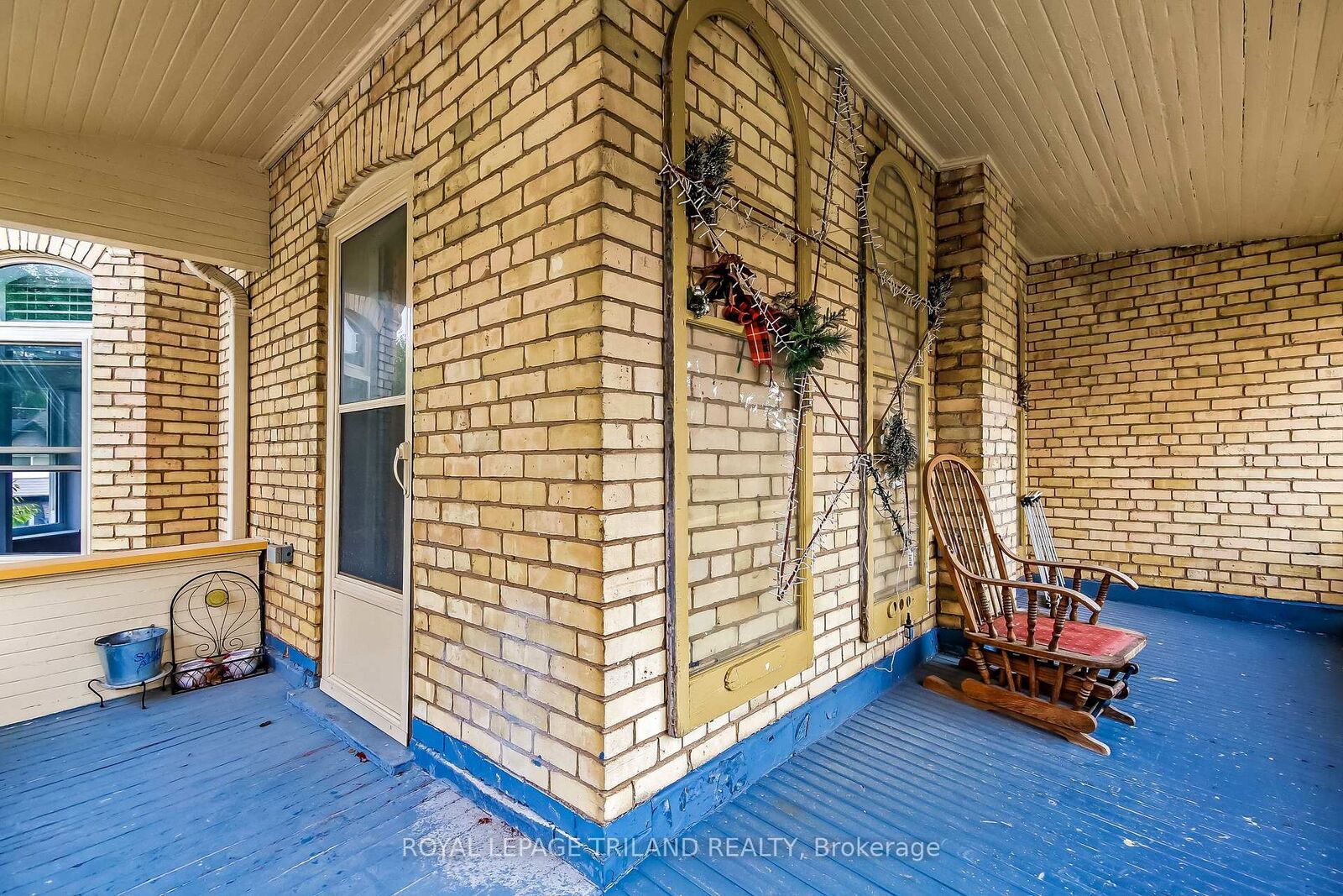 Property Photo:  33 1/2 St George Street 33 1/2  ON N5P 2L2 