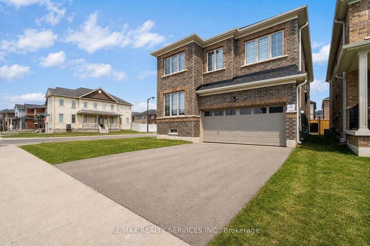 Property Photo: 525 Red Elm Road ON L6V 3Y5