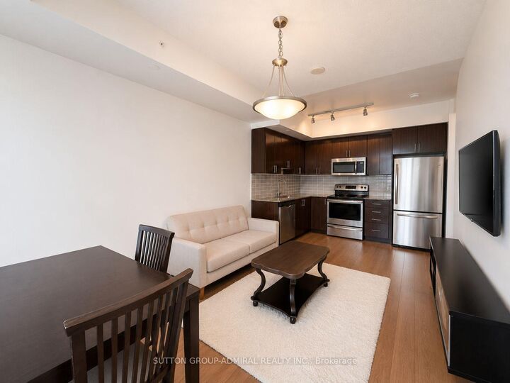 Photo de la propriété:  7165 Yonge Street 1915  ON L3T 0C9 