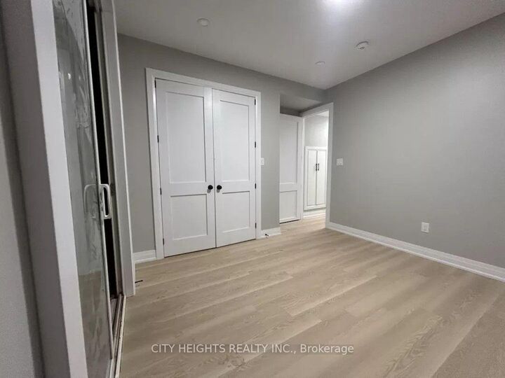 Property Photo:  10 Robins Avenue 1  ON L8H 4M7 