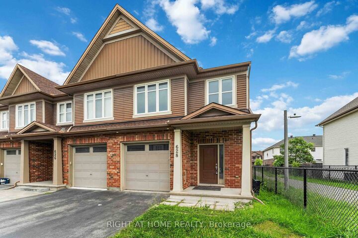 Property Photo:  628 Moorpark Avenue  ON K2M 0B6 