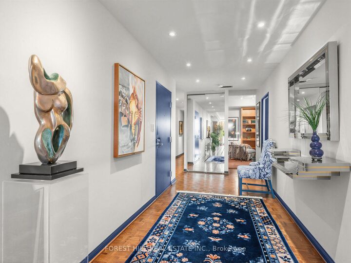 Property Photo: 407 Walmer Road 501 ON M5R 3N2