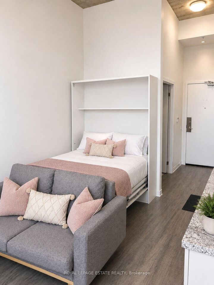 Property Photo: 1900 Simcoe Street N 835 ON L1G 4Y3