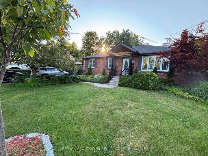 Property Photo: 2105 Maplewood Drive ON L7R 2C6