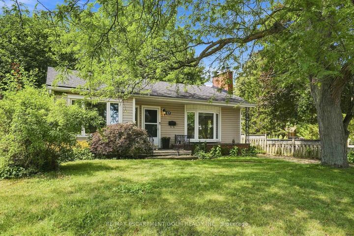 Property Photo:  17 Rita Street Main  ON L9H 4S1 