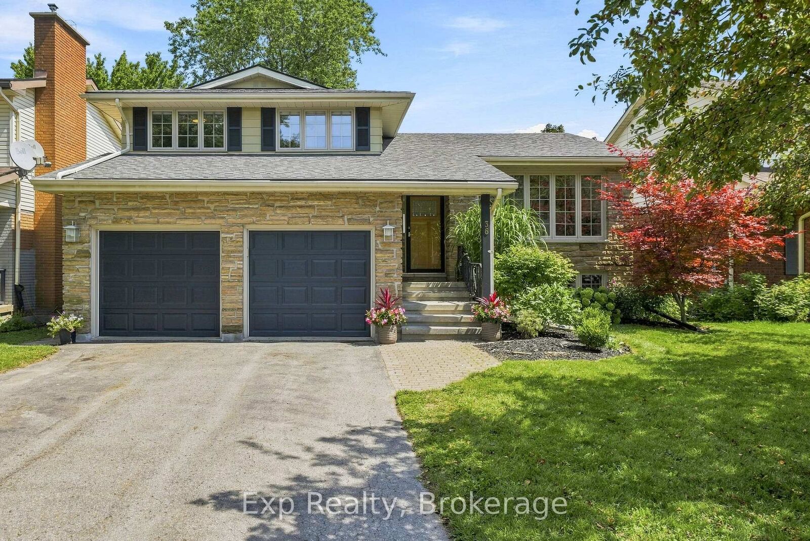 Property Photo: 36 Kensington Crescent ON K8P 4T3