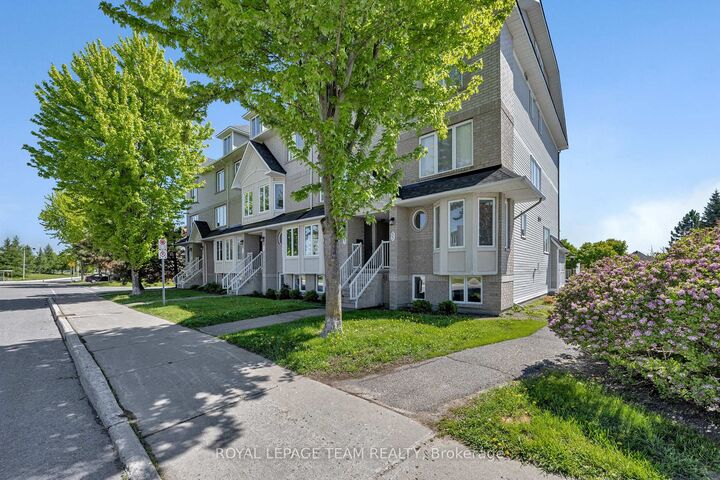Property Photo: 85 Cresthaven Drive ON K2G 6T9