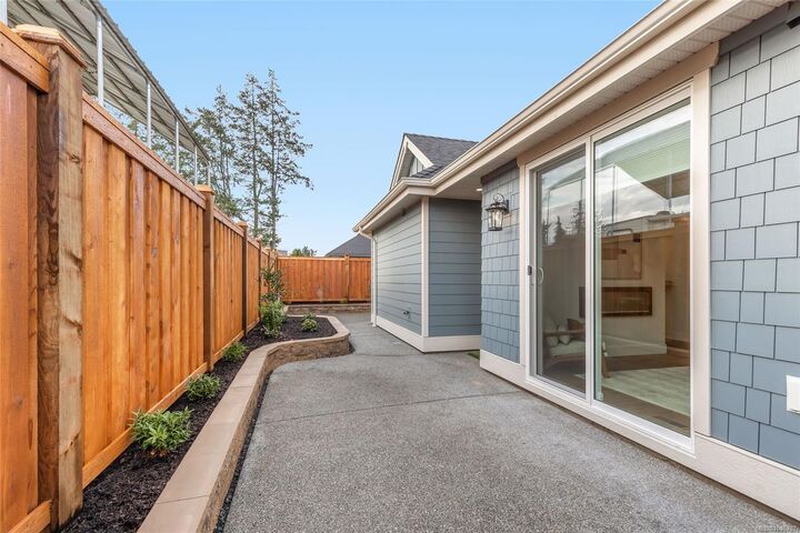 Property Photo: 410 Hummingbird Pl BC V9P 1K1