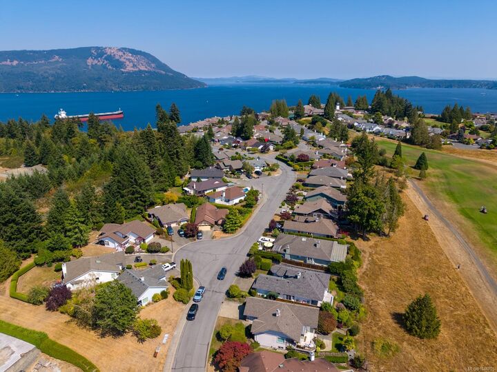 Property Photo: 3714 Arbutus Dr N BC V0R 1L1