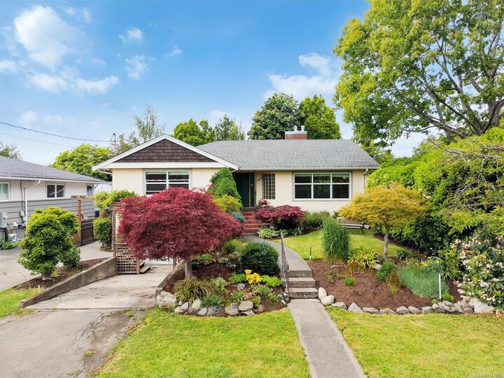 Property Photo: 2758 Dunlevy St BC V8R 5Z5