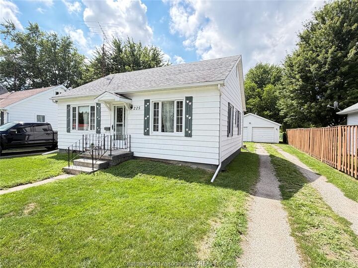 Property Photo: 225 University Avenue ON N8A 4A1