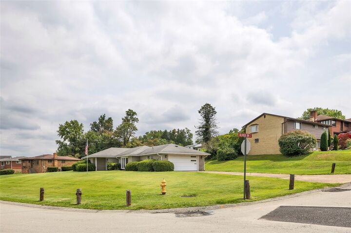 Property Photo: 605 Regina Dr PA 15037