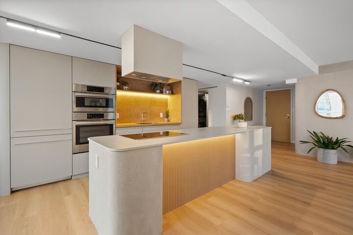 Property Photo: 717 Jervis Street 903 BC V6E 4L5
