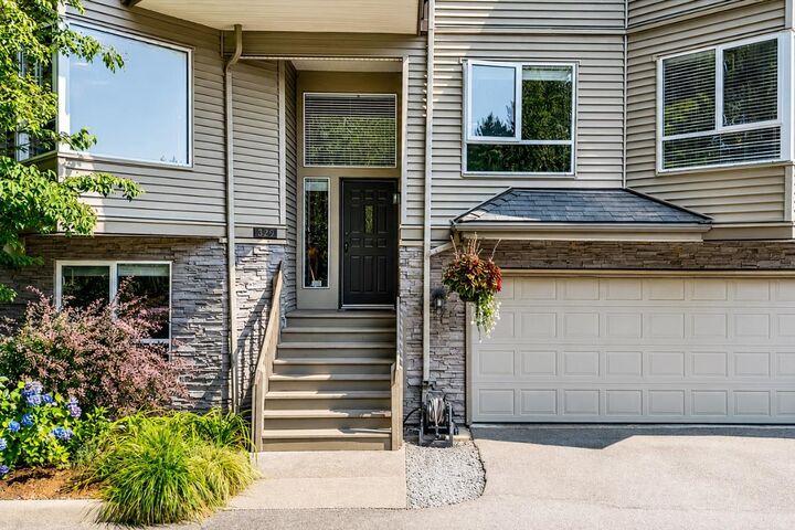 1215 Lansdowne Drive 329 — photo 1