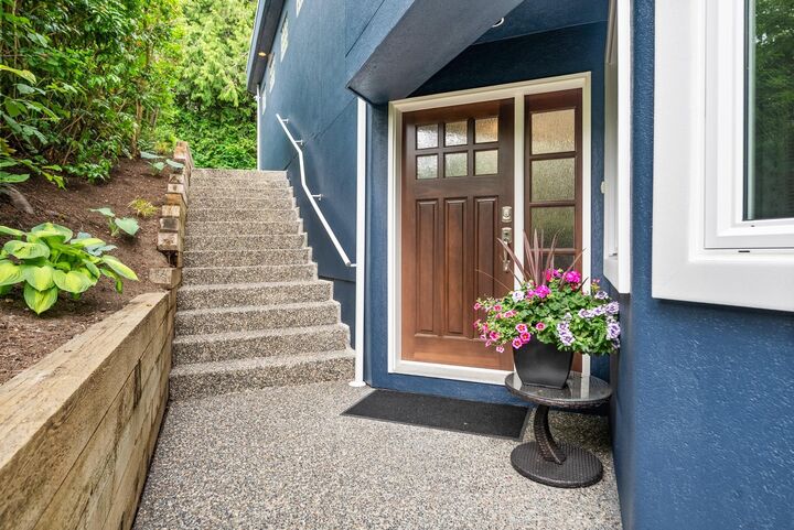 Property Photo:  15507 Columbia Avenue  BC V4B 1K5 