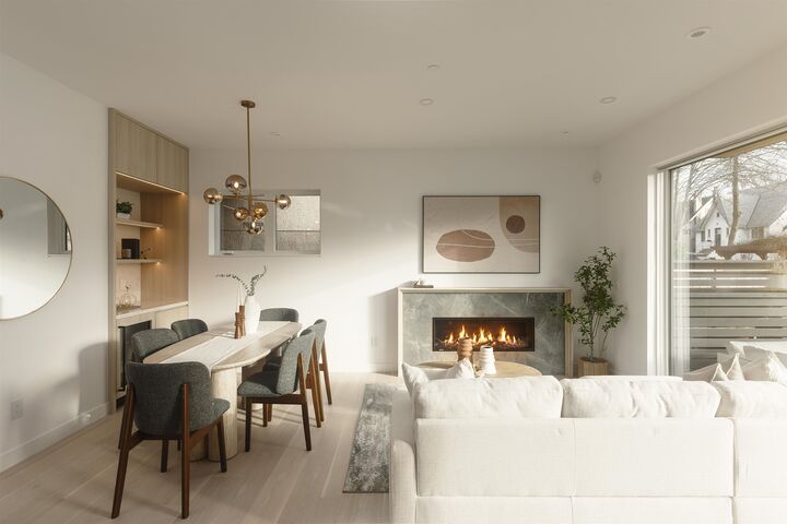 Property Photo:  2755 W 11th Avenue 1  BC V6K 2L8 