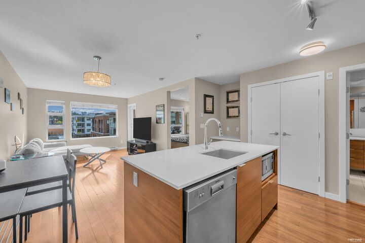 Property Photo: 1677 Lloyd Avenue 401 BC V7P 0B1