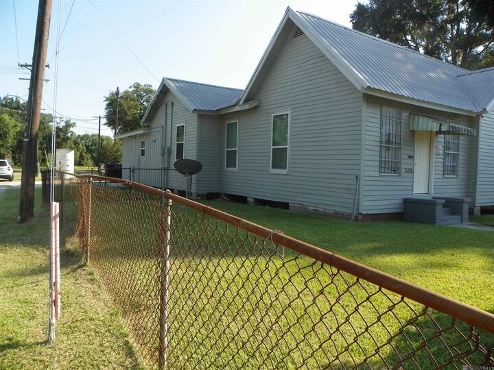 Property Photo:  2956 Hollywood St  LA 70805 