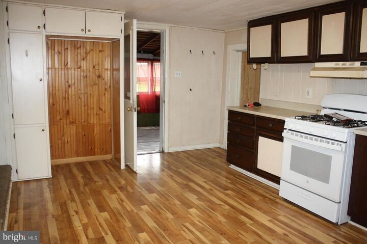 Property Photo:  225 Abbottstown Street  PA 17316 