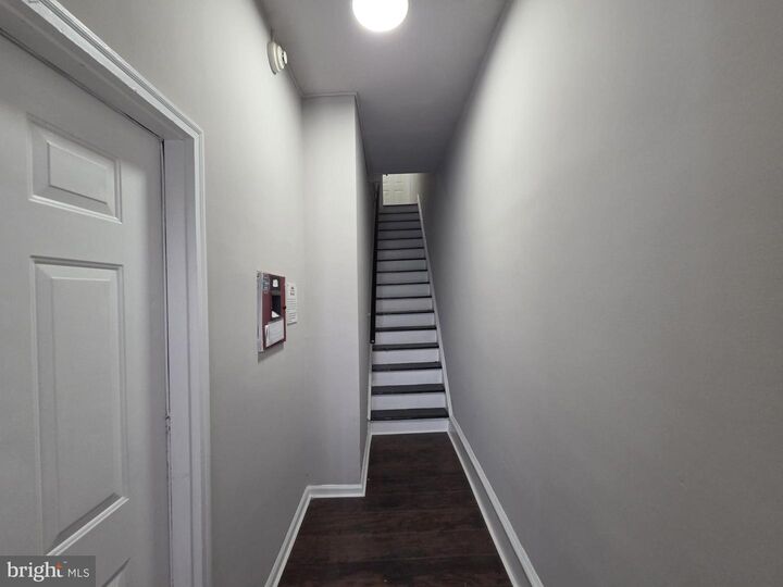 Property Photo:  509 E Washington Lane 2nd Floor Front  PA 19144 