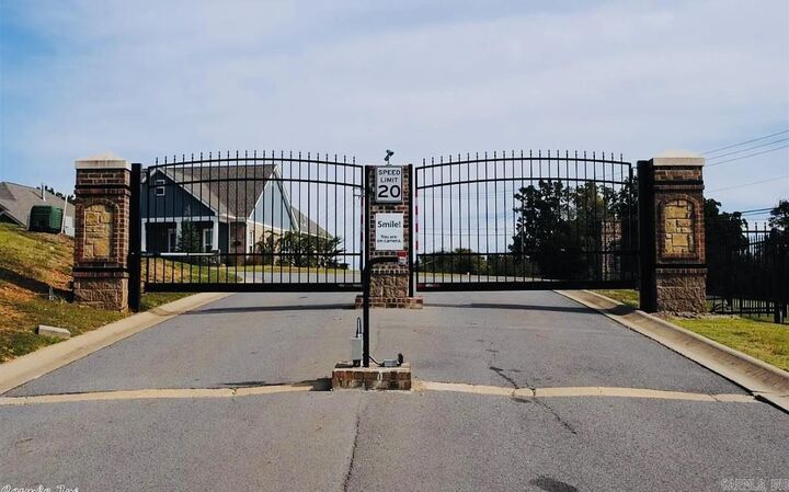 Property Photo: 1045 Edinburgh Drive AR 72034