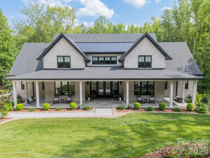 Property Photo:  1725 Turtlewood Drive  NC 28173 