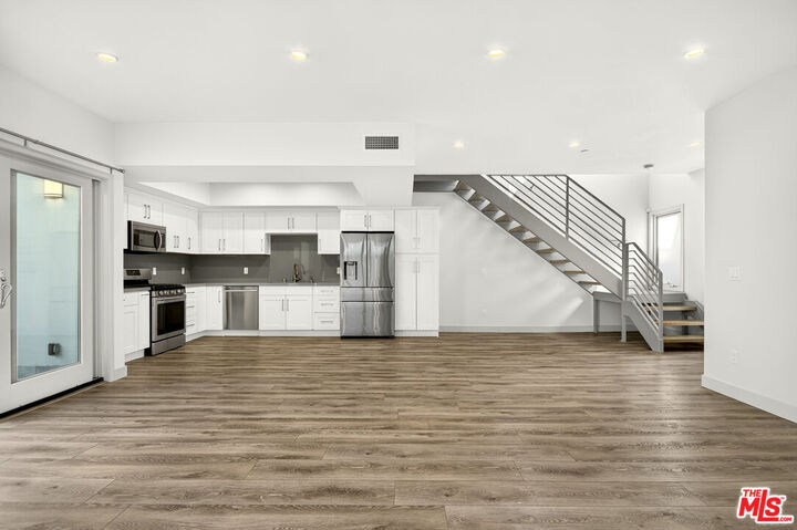 Property Photo:  440 Palm Dr, Unit 4  CA 91202 