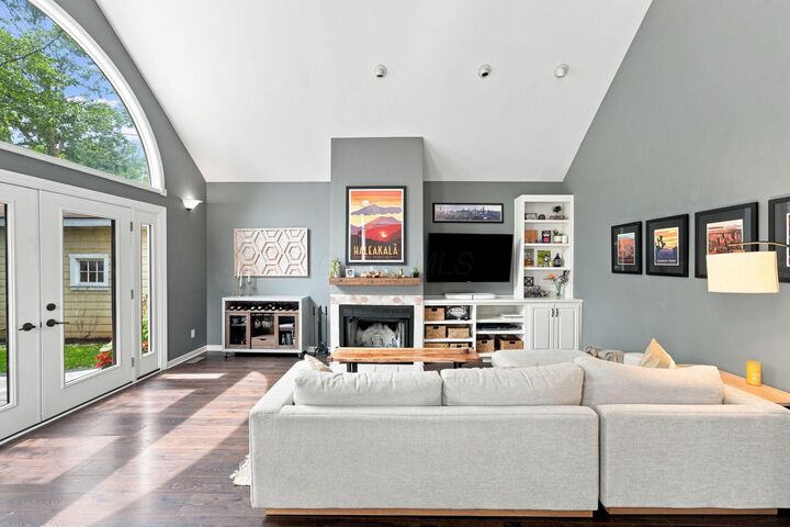 Property Photo:  557 Fallis Road  OH 43214 