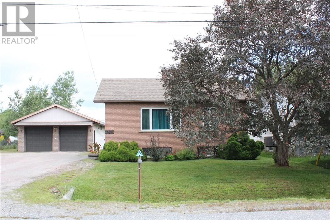 Property Photo: 2754 Raymond Street ON P3B 1W6