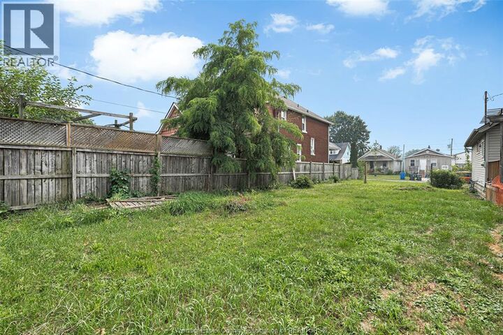 Property Photo:  2416 Highland Avenue  ON N8X 3S7 