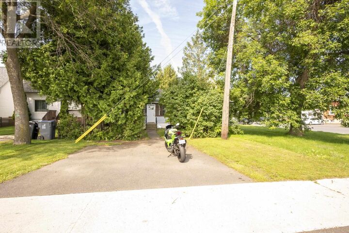 Property Photo:  349 Vickers St N  ON P7C 4B1 