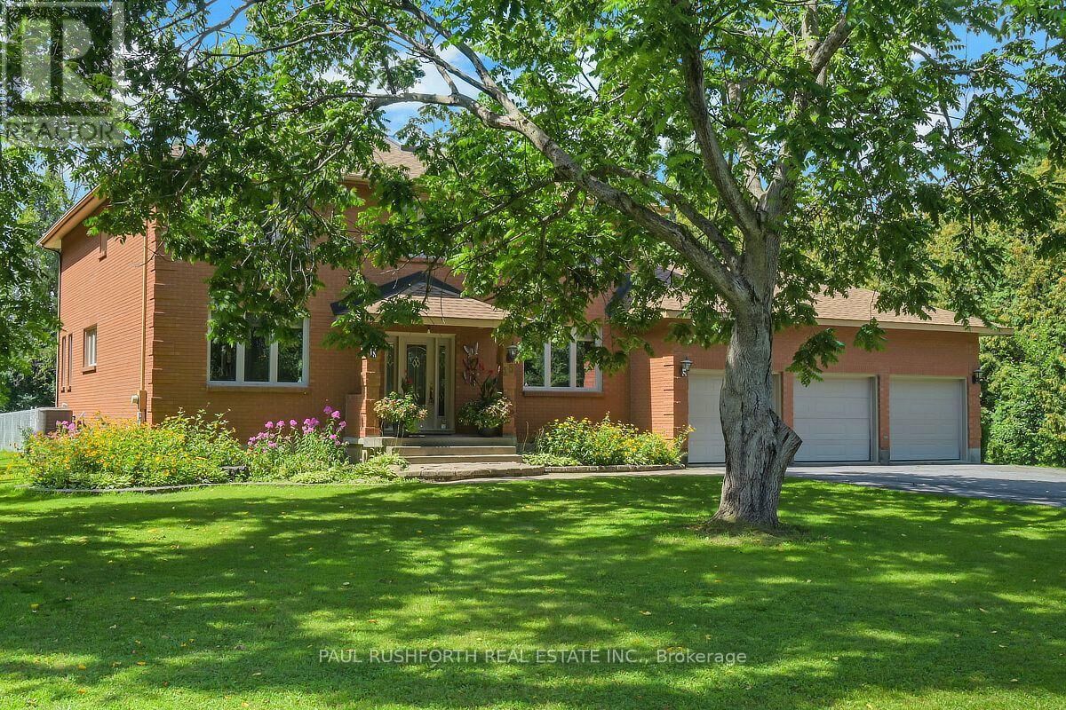 Property Photo: 15 Longridge Court ON K0A 2Z0