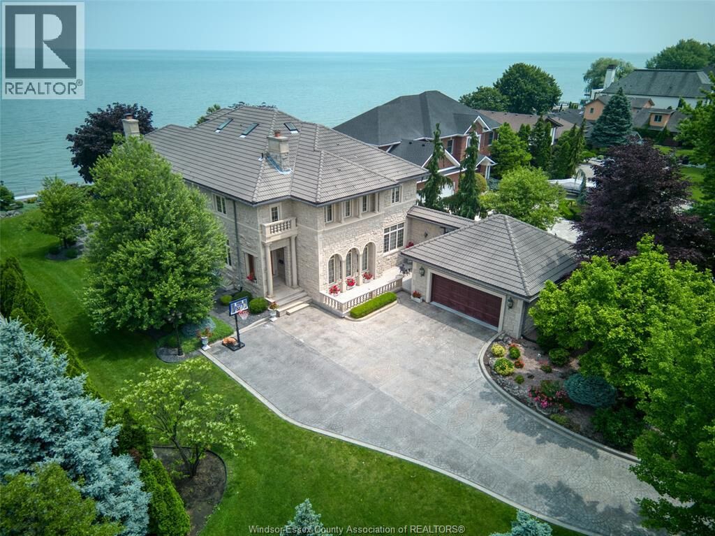 Property Photo:  300 Elmgrove Drive  ON N8N 3S4 