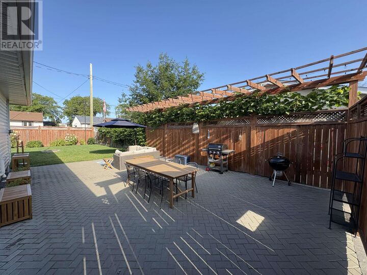 Property Photo: 343 Sillesdale Cres ON P7C 1S9